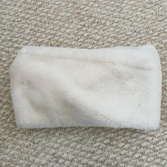 Banana Republic faux fur scarf - Picture 2 of 3